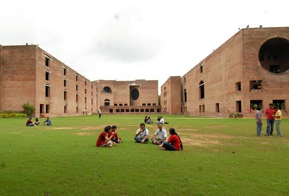 How Indian MBA Colleges Use Industry Tie-Ups Shaping the Future of Business Education