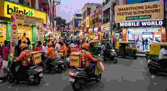 India’s ₹1.5 Lakh Crore Festive Season Quick Commerce Booms as Smartphone Sales Hit a Speedbump